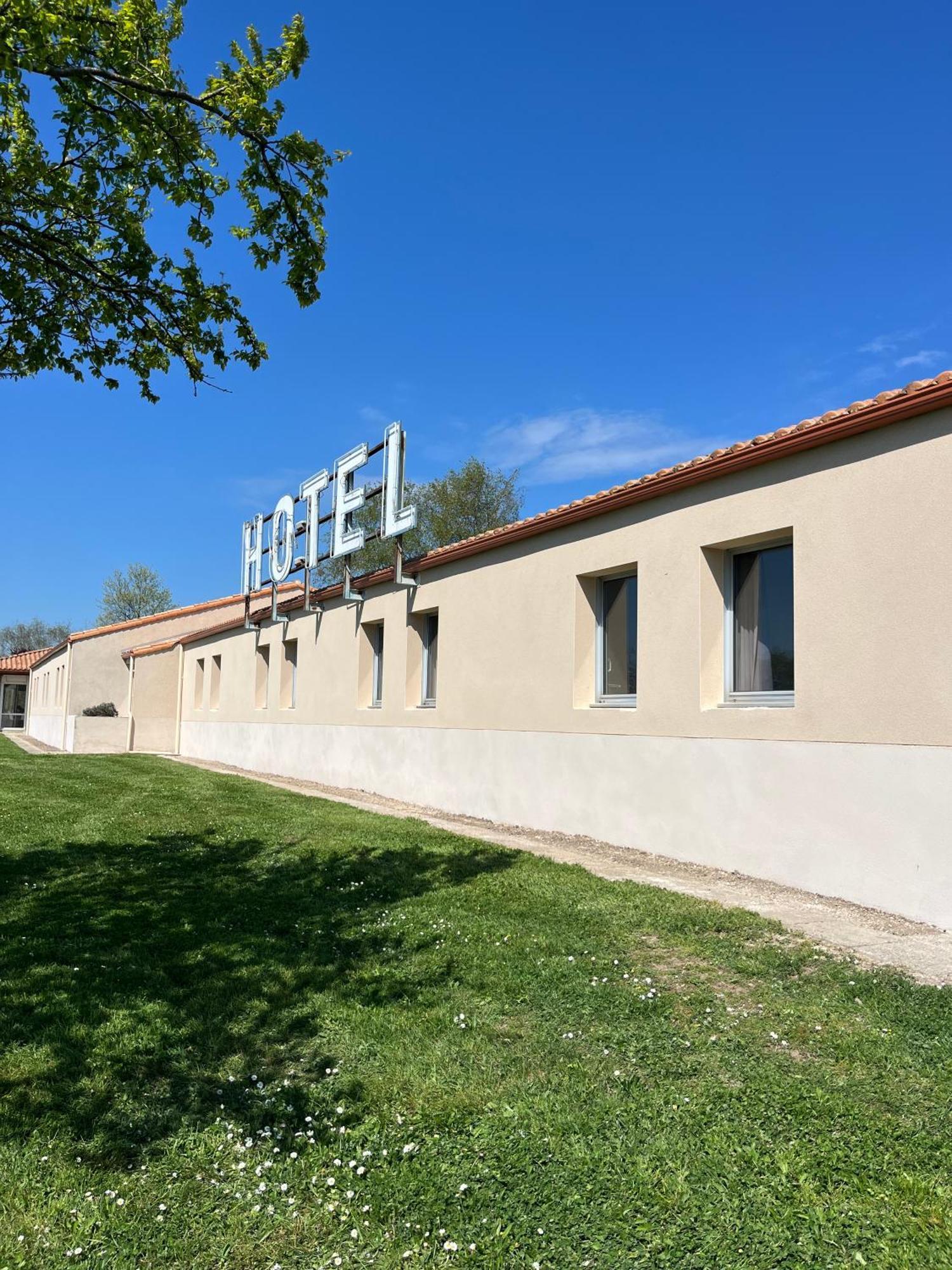 Hotel La Petite Auberge Chambretaud Exterior foto